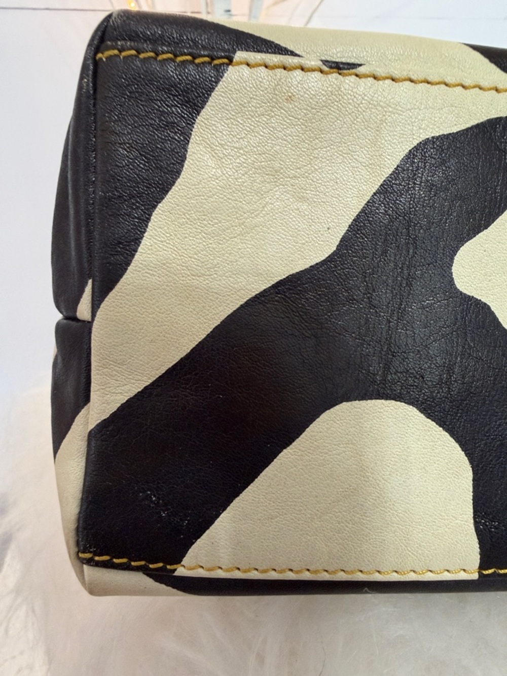 Dooney & Bourke EUC black & cream leather w/brown leather trim.Adj Crossbody - Picture 9 of 11